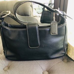 Vintage Authentic Black Coach Shoulder Bag 🌺